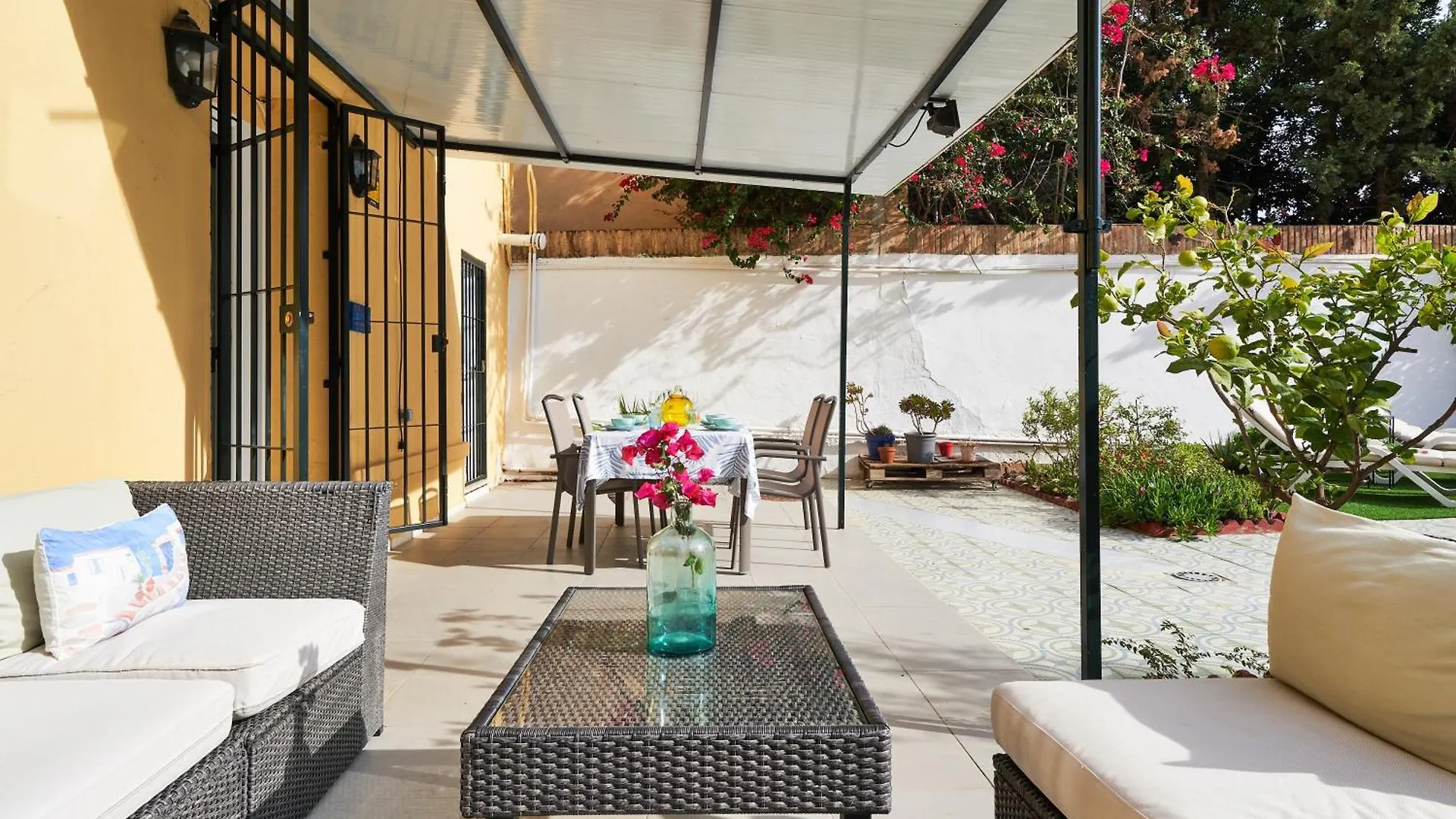 Villa Rosita Suites En Playa De La Malagueta Con Terraza Málaga 0*,  Espagne