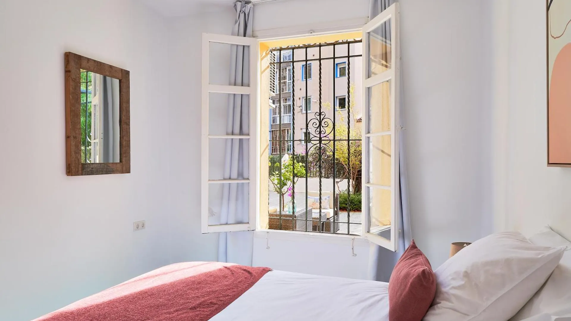 Villa Rosita Suites En Playa De La Malagueta Con Terraza Málaga Espagne
