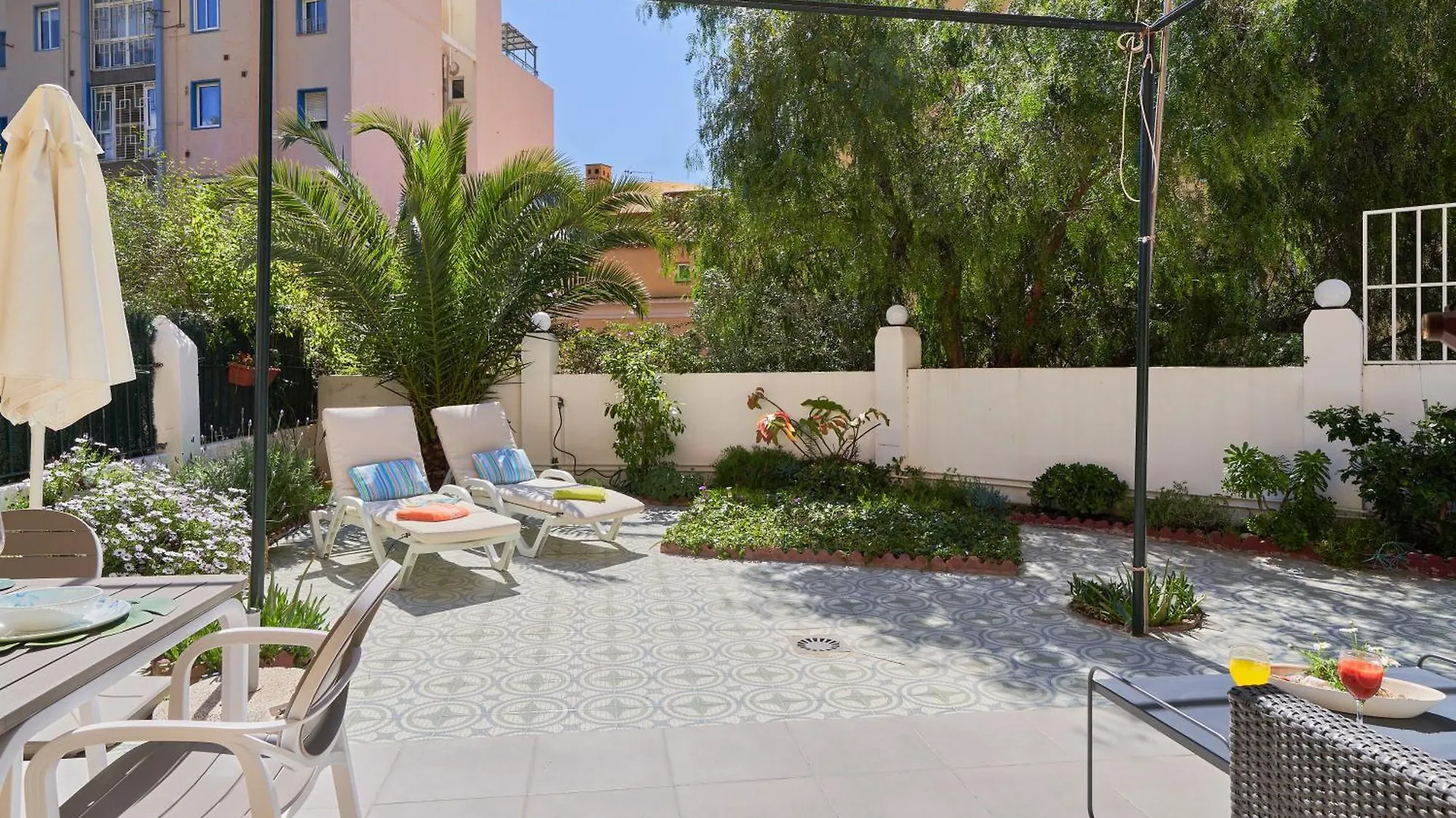 Villa Rosita Suites En Playa De La Malagueta Con Terraza Málaga Espagne